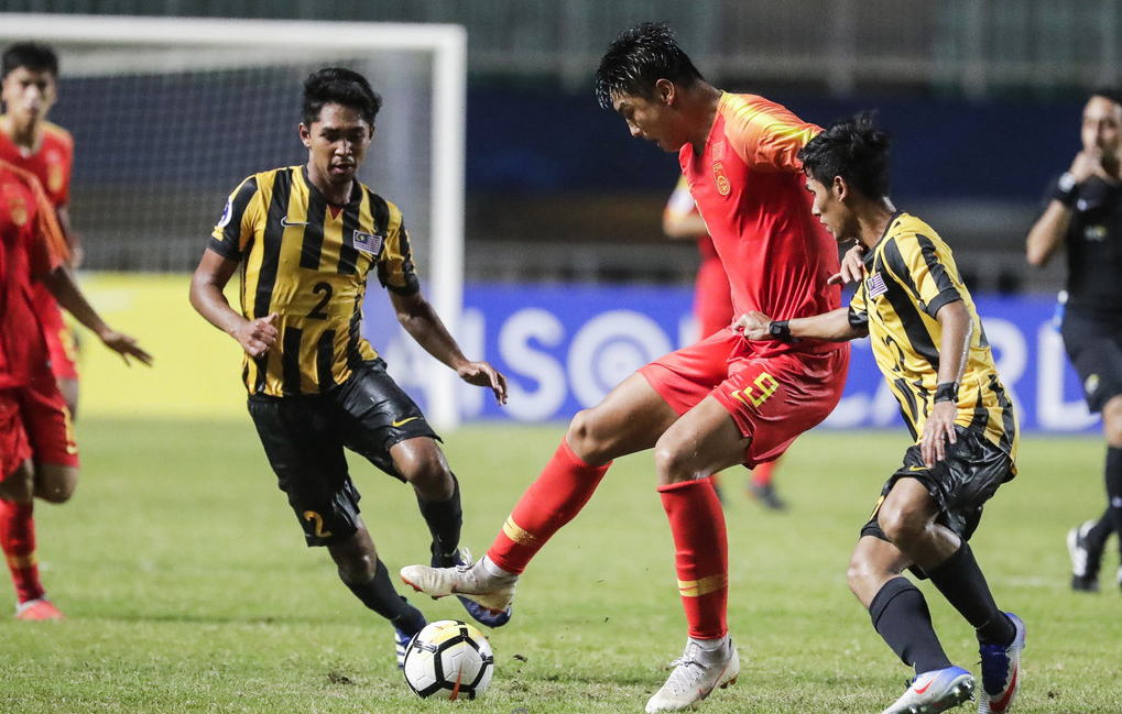 包含申花打破进球荒，本菲卡球迷集体高唱助威！的词条