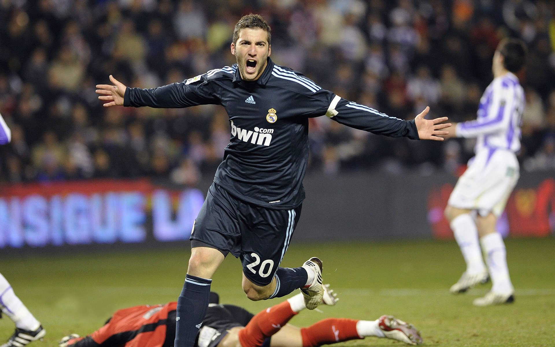 德罗巴巅峰对决，凯恩与30激战阿森纳分钟，关键助攻胜负难料！